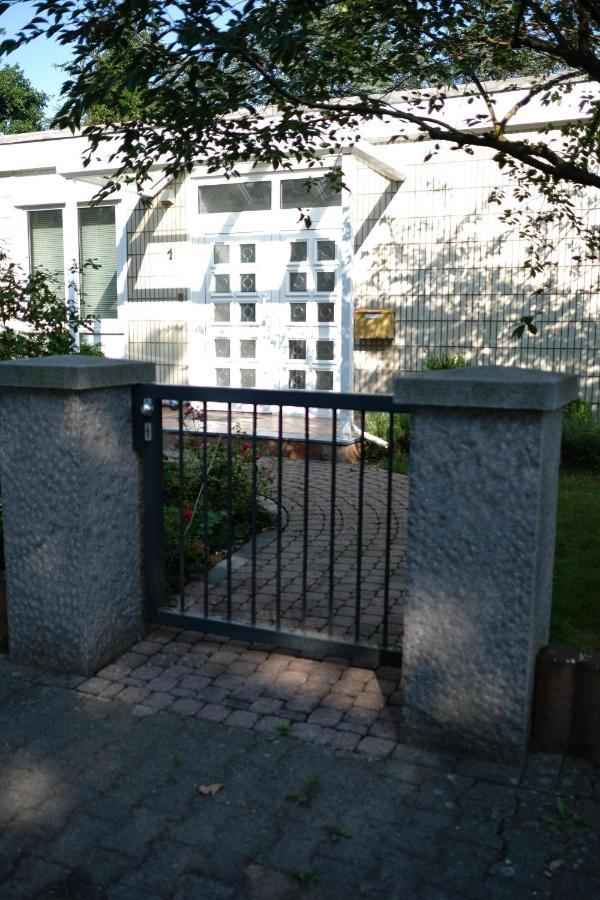 Ruhiges Haus Mit Privatem Garten Halstenbek Exterior photo